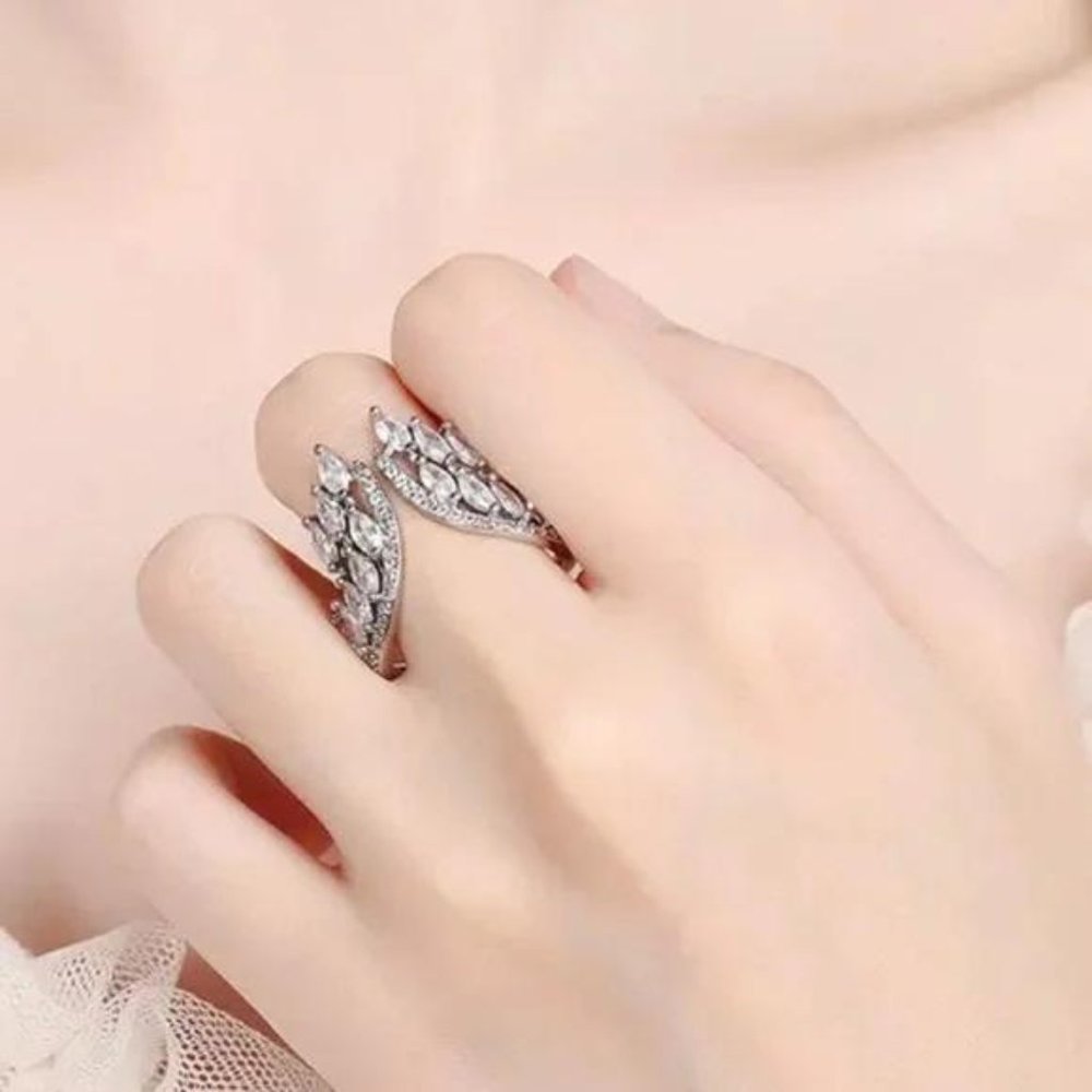 STERLING SILVER DIAMOND ADJUSTABLE RING, CUTE RING, SHINY RING. - Picture 4 of 4